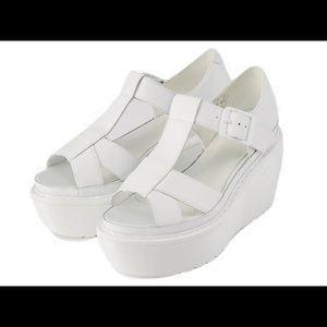 ✨🌙✨ White Adaya Dr Marten Sandals ✨🌙✨